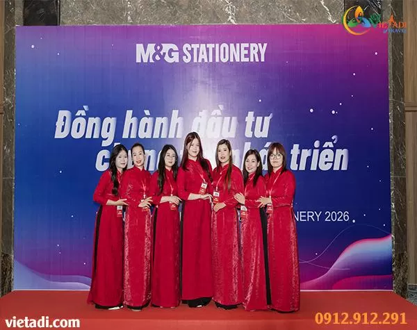 Lễ t&acirc;n đ&oacute;n kh&aacute;ch khi tổ chức hội nghị nh&agrave; ph&acirc;n phối M&G Stationery tại Hạ Long
