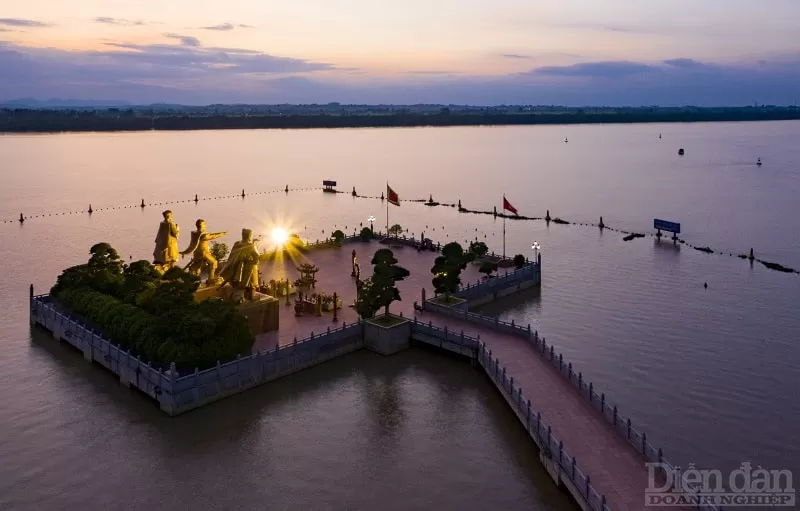 Du Xuân - Đền Trạng Trình Nguyễn Bỉnh Khiêm ( Tiên Tri số 1 Vn ) - Bạch Đằng Giang