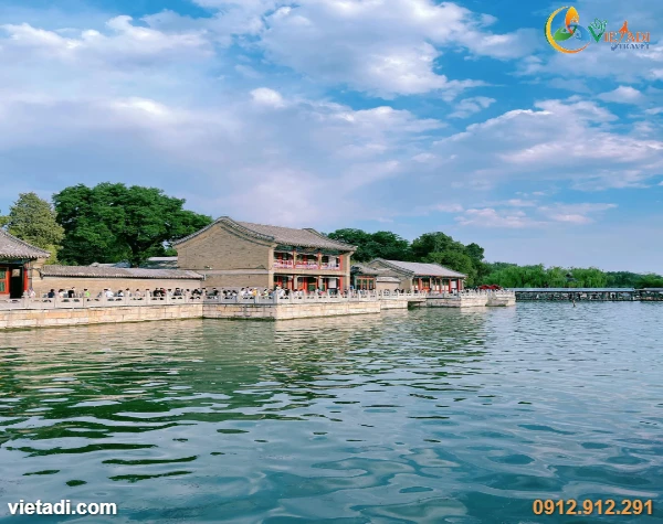 Di Hòa Viên bên hồ Côn Minh, Bắc Kinh