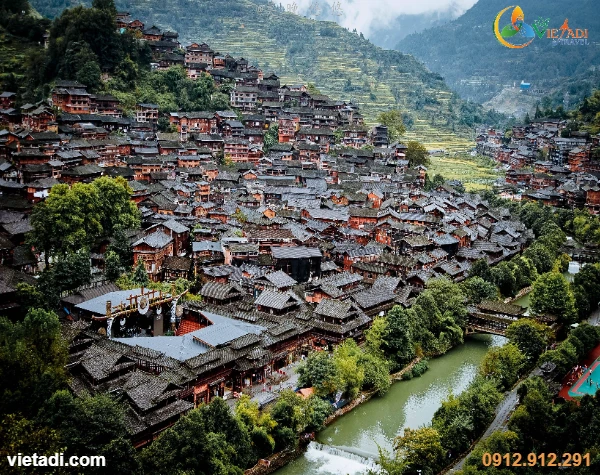 Tây Giang Thiên Hộ Miêu Trại nhìn từ trên cao - làng người Miêu lớn nhất thế giới