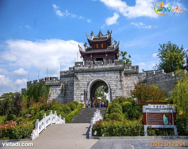 Thanh Nham Cổ Trấn Quý Dương - cổng thành đá xanh hơn 600 năm tuổi