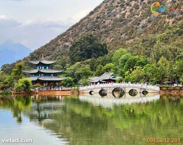 Công viên Hắc Long Đàm Lệ Giang