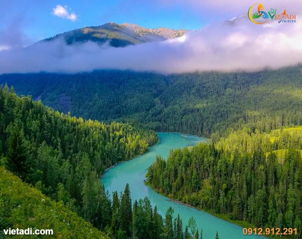 Vịnh Ánh Trăng Kanas Tân Cương