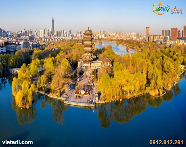 Tour Trung Quốc Tế Nam - Minh Thủy Cổ Trấn - Thánh Cảnh Ni Sơn - Chung Thư Các - Thanh Đảo 5 Ngày 4 Đêm - No Shopping